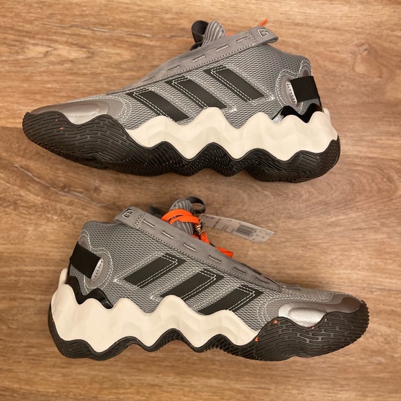 Adidas - Picture 2 of 7